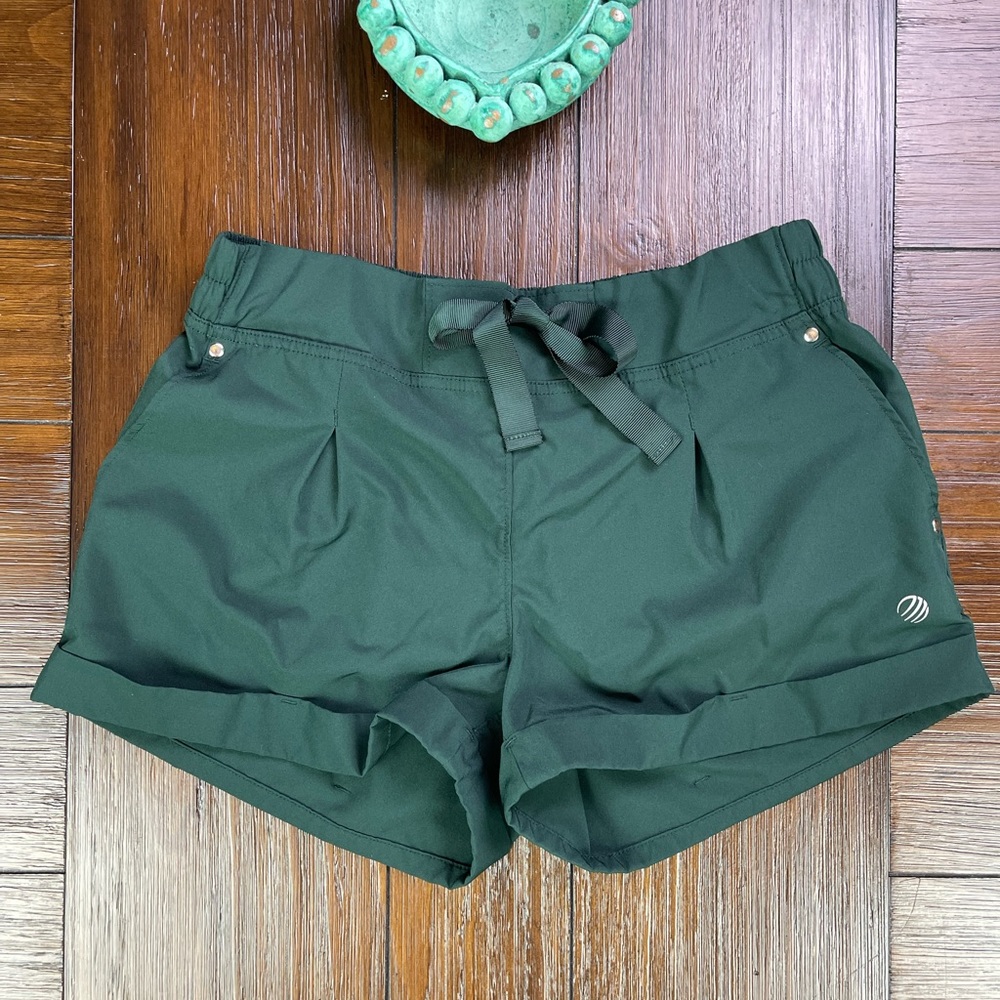 MPG Pleated & Cuffed Shorts Size Medium